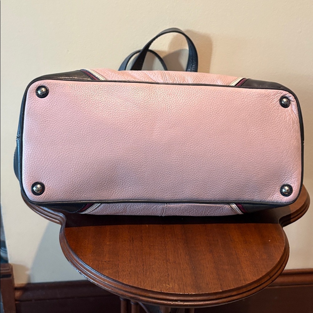 Coach  2085  Laura Spectator shoulder bag  leather pink/charcoal kisslock  3 com - Picture 9 of 16